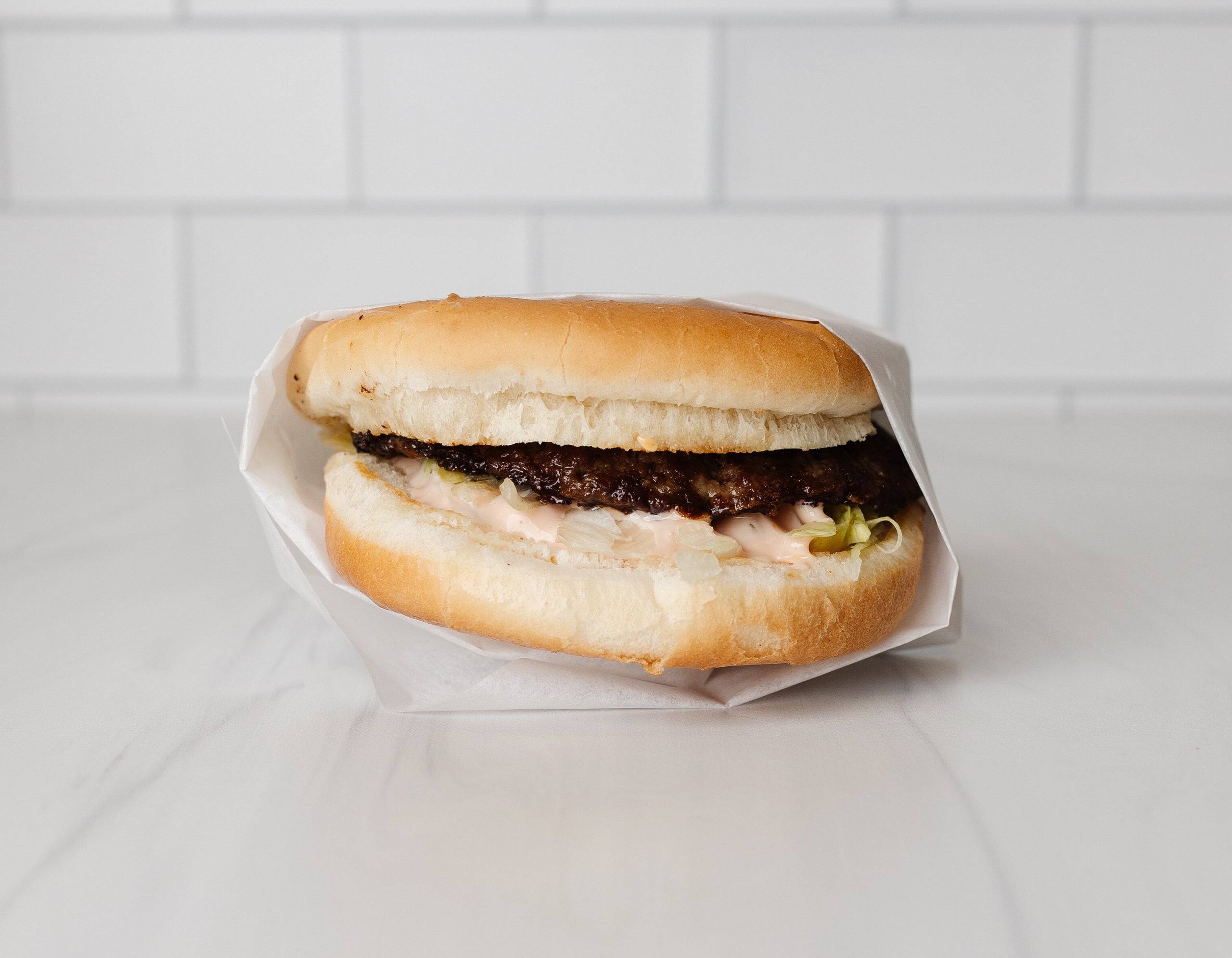 Hamburger Nebo Queen DriveInn